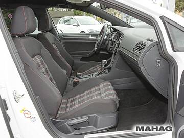 VW Golf GTI Performance 2.0 TSI Sportsitze Multifunktionslenkrad Lichtpaket Einparkhilfe 7 Gang DSG
